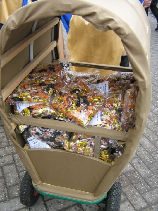 026Rosenmo .jpg - Nahrung für das Volk.